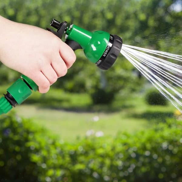 Hageslange med sprinklerhode, uttrekkbar og fleksibel opptil 15 m, spiral, 7 stråler, for vanning