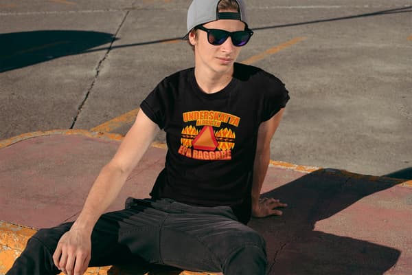 Underskatta aldrig en epa raggare svart t-shirt Eld design Black S