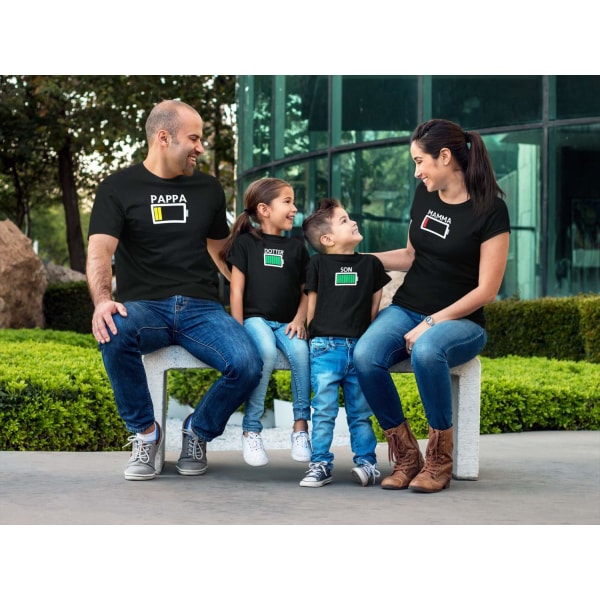 Familje Batteri T-shirt - Pappa Mamma Son & dotter Dotter : 140cl  9-11år
