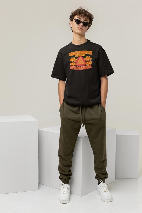 Underskatta aldrig en epa raggare svart t-shirt Eld design Black S