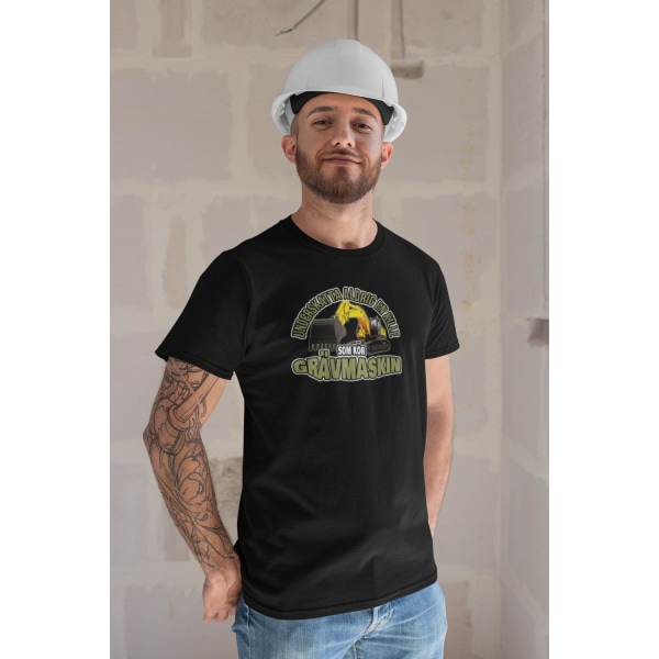 Svart - T-shirt  Underskatta aldrig en kille som kör grävmaskin Black L
