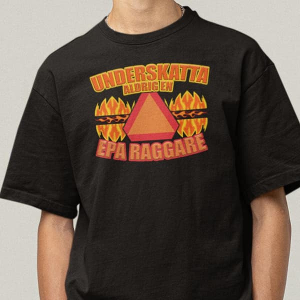Underskatta aldrig en epa raggare svart t-shirt Eld design Black S