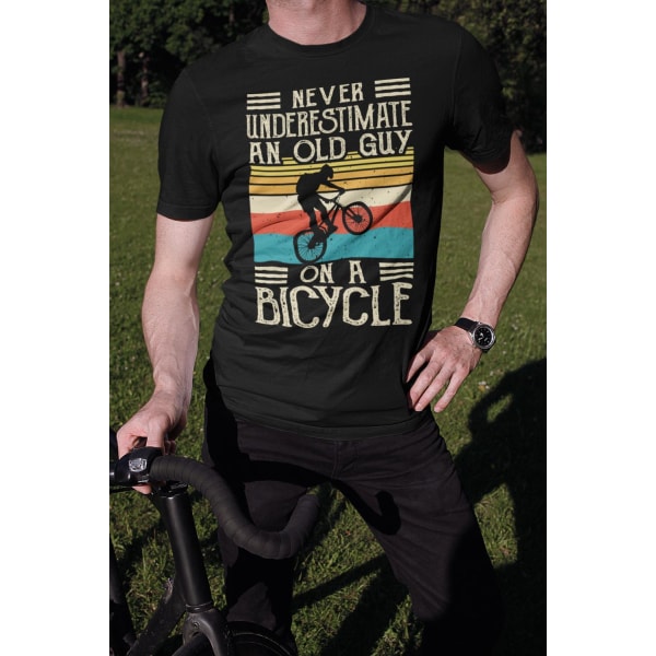 Cykel T-shirt med Aldrig under skøn gammel mand med cykel L