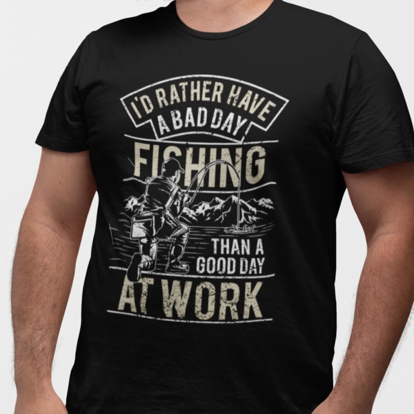 T-shirt med Fiske design - Bad day fishing XXXL