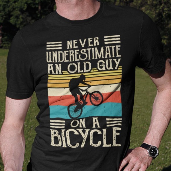 Cykel T-shirt med Never under estimate old man with bicycle XXL