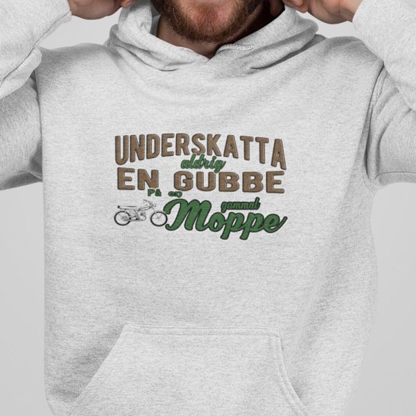 Underskatta aldrig en gubbe på en gammal moppe - grå huvtröja M