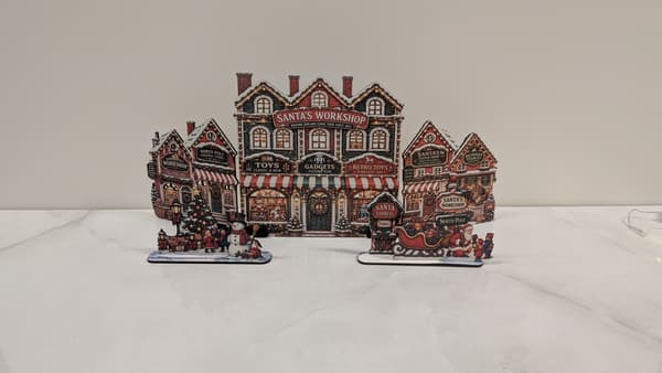 Santa’s Workshop julby – LED-förberedd tomteverkstad, upp till 72 cm