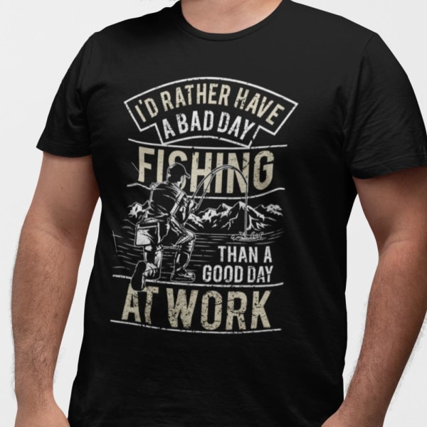 T-shirt med Fiske design - Bad day fishing S