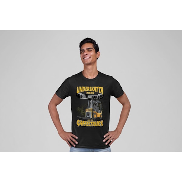 Svart T-shirt underskatta aldrig en gubbe med en gaffeltruck XXL