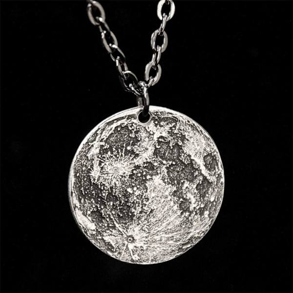 Moon Surface Coin Pendant Halsband Långt halsband 1 1 1