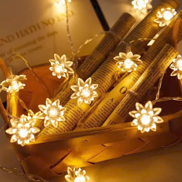 LED Lotus String Lights Tre Lantern Strip VARMT LYS VARMT LYS Warm light