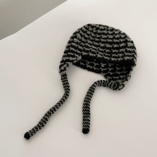 Stickad cap Hörselskydd Mössa SVART&GRÅ black&grey