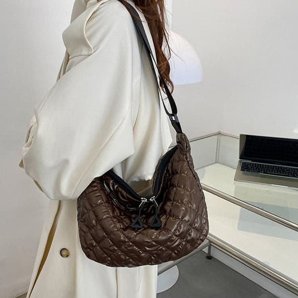 Axel Crossbody-väskor Underarmsväska VIT white