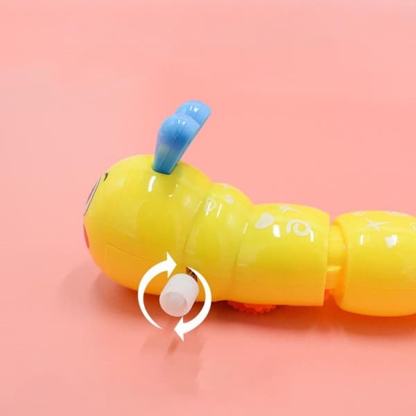 2 stk Clockwork Leketøy Swing Caterpillar Wind Up Toy random 2pcs