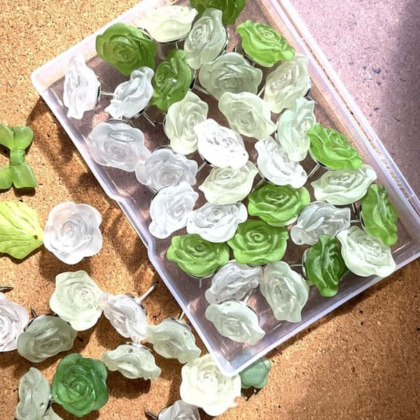 30 st Thumb Tacks Elegant Flower Design Plast