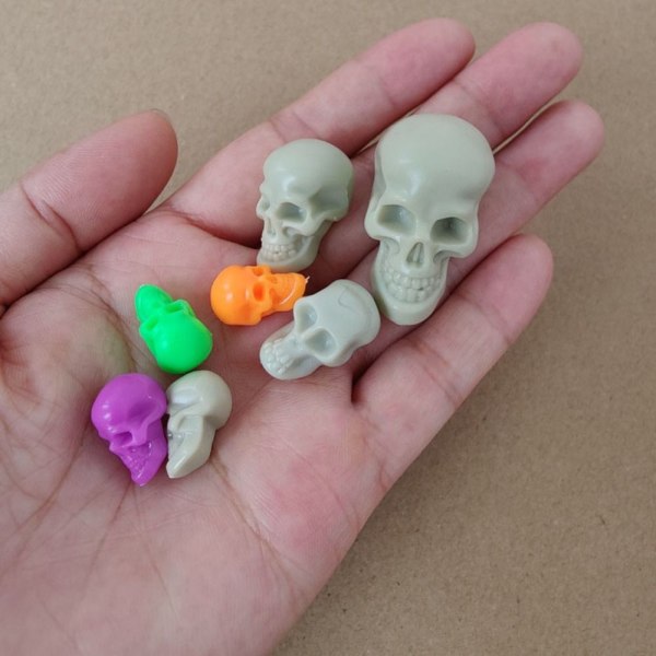 50 kpl Halloween Mini Skull Skeleton Heads MUSTA 3,6 cm 3,6 cm black 3.6cm-3.6cm