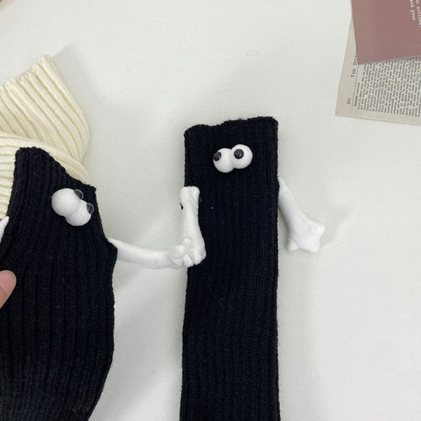 Magnetiska handhållande strumpor täcker par som håller handsockor white