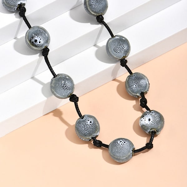 Långt halsband Ceramic Bead GRÅ grey