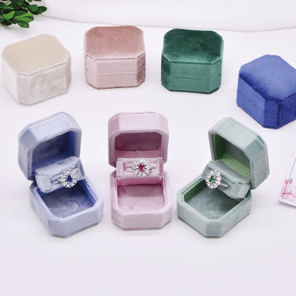 Sammets smyckeskrin Ringbox E E E