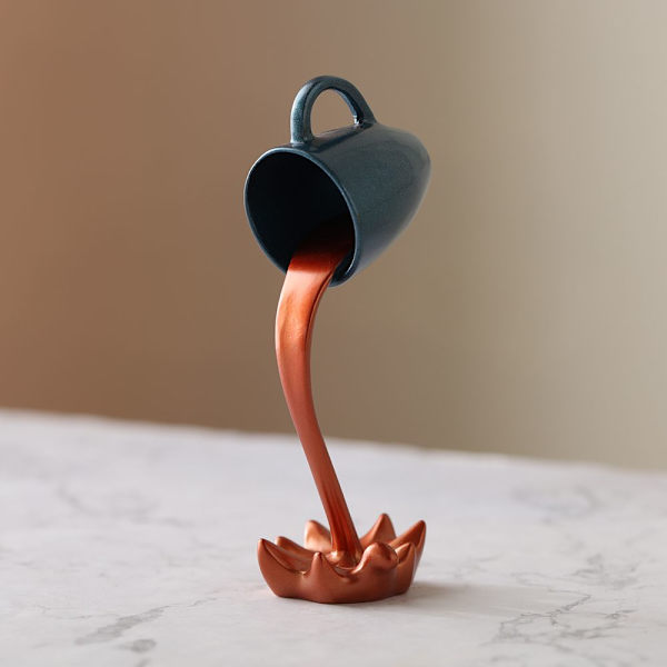 Flydende kaffekopskulptur Skulptur med flydende kaffekrus 2 2 2