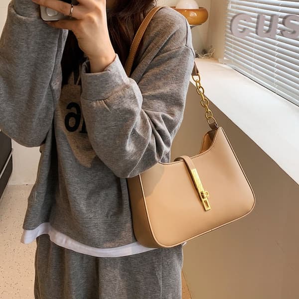 Shouder Bag Kukkaro MUSTA Black
