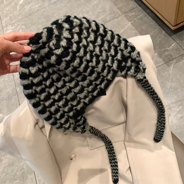 Neulottu cap , korvasuojahattu MUSTA&HARMAA black&grey