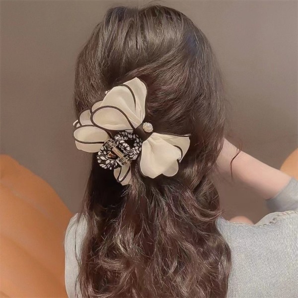 Bow Hair Claw -hiusklipsi MUSTA Black
