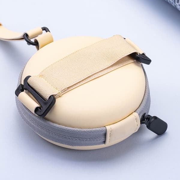 Vikbart case Case solglasögonfodral Dragkedja Beige