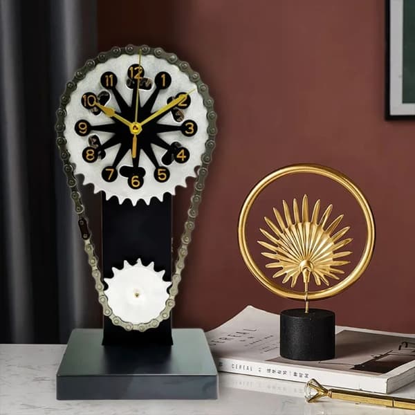Chain Gear Clock Pöytäkello 3 3 3