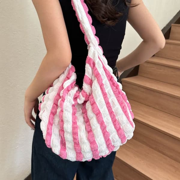 Quiltad veckade molnväskor Crossboby axelväska ROSA pink