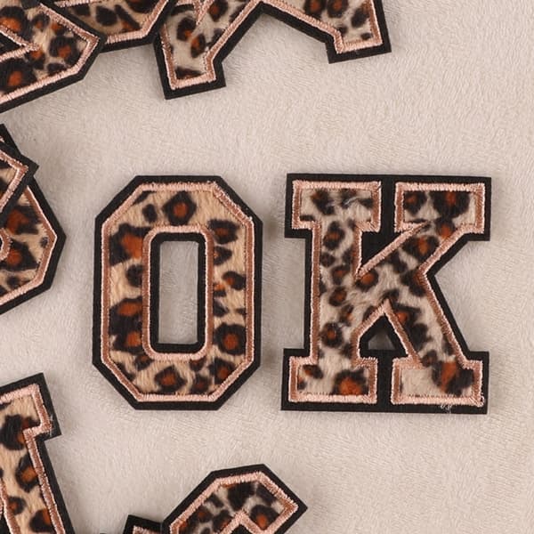 Leopard Letter Patches Letter Patch Strykjärn i Digital Patch