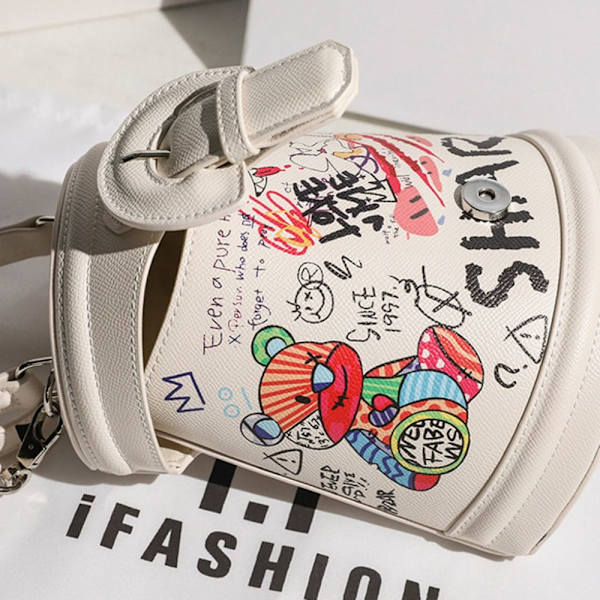 2023 Bucket Bag Graffiti Horseshoe Nahkainen olkalaukku