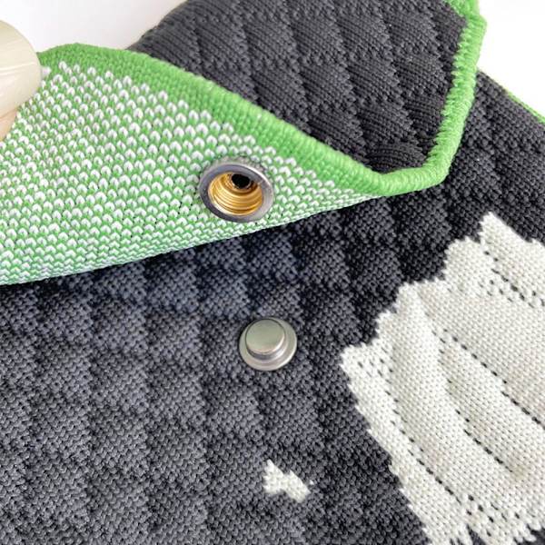 Stickad handväska Knot handledsväska GRÅ grey