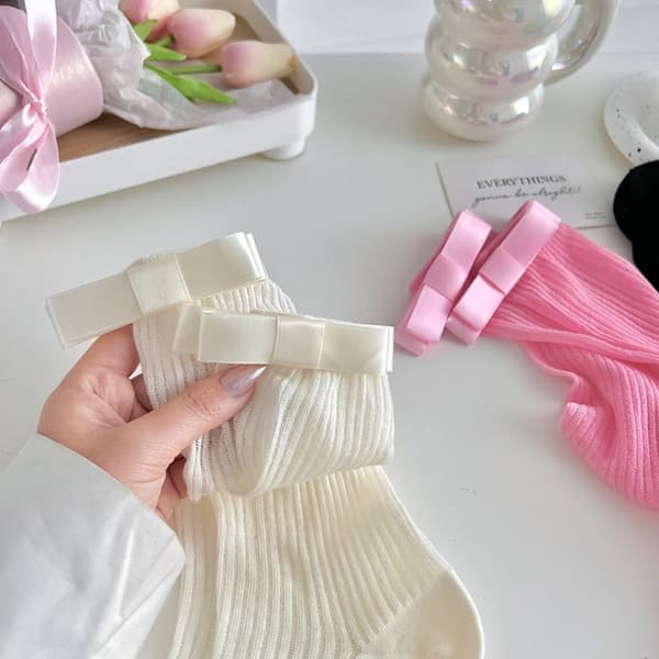 Sömmade Rosettstrumpor Staplade Strumpor VIT White