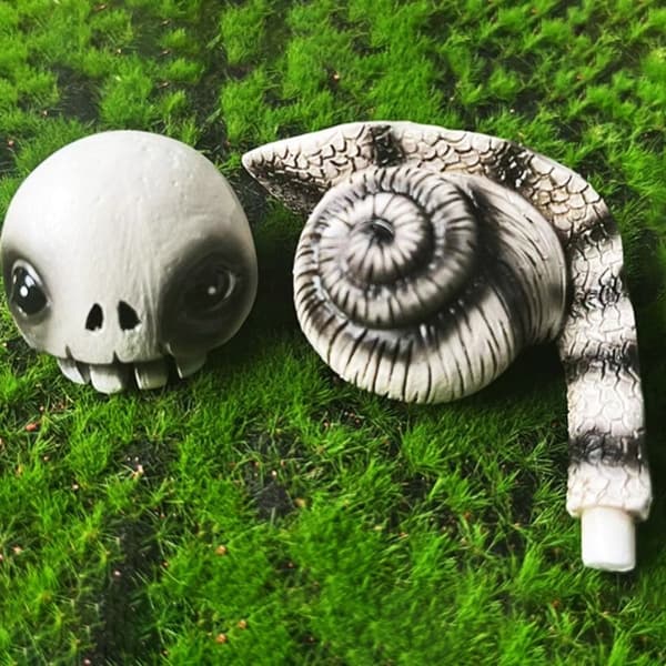 Skull Snail Figurine Shaking Head Snail Skull Ornament Skeleton