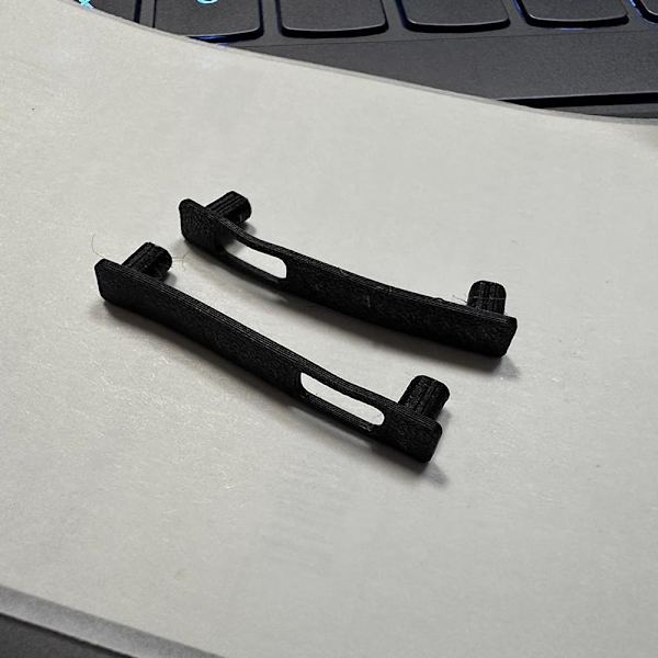 1 pari pölytulpan laajennusliitäntä MUSTA JA VALKOINEN MUSTA JA Black and White