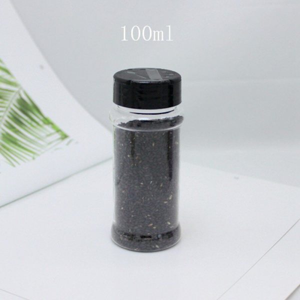 Keittiön maustehylly, jossa on pullot Whit Bottle