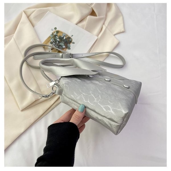 Crossbody Bag Axelväska SILVER silver