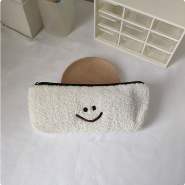 Cherry Embroidery Penaalilaukku Pehmo Case BB B