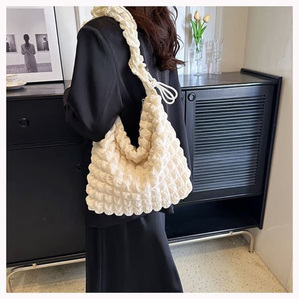 Puffy Handbag Rannekangaskassi MUSTA Black