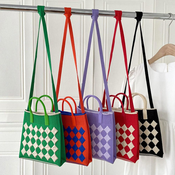 Stickad handväska Knot handledsväska RÖD red