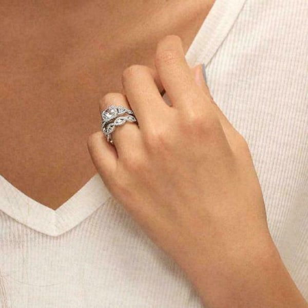 Rundt diamantsett Ring Diamantring RINGSTØRRELSE 8 RINGSTØRRELSE 8 Ring size 8