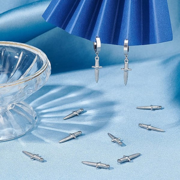 20 kpl Dagger Shape Charm Antiikkinen riipuskoru