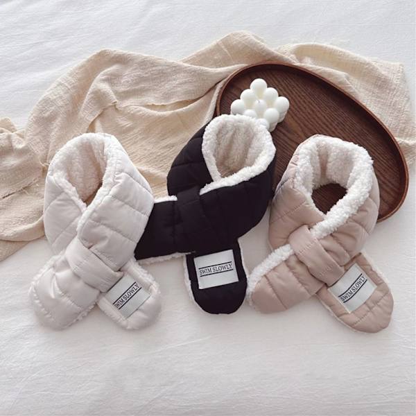 Baby Barn Plysch Neck Wrap SVART black