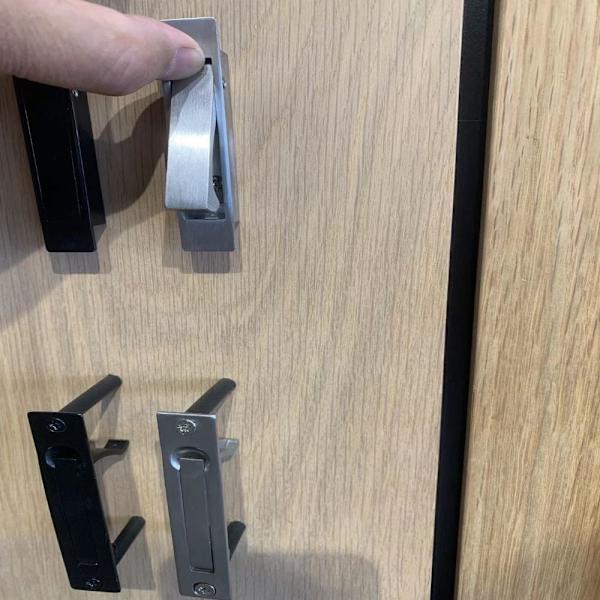 2 Pack Pocket Door Edge Pull Liukuva Closet Oven kahvat Tasossa
