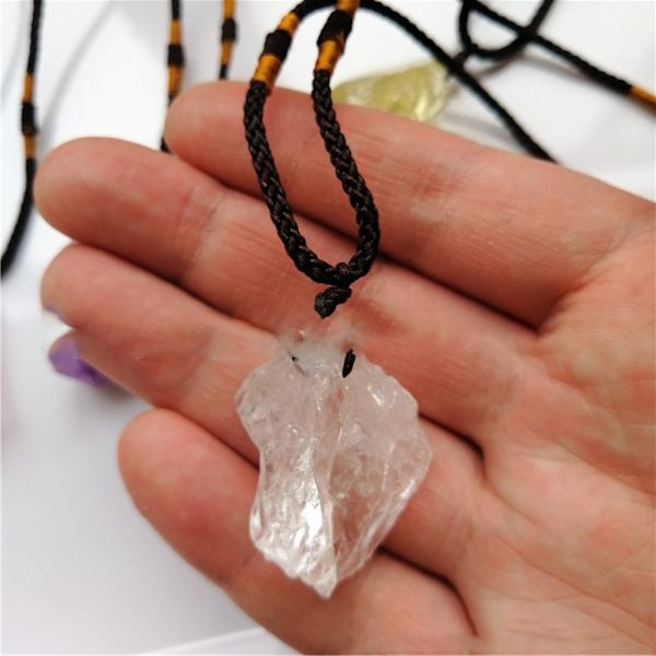 Fluoriittiriipus kaulakoru Natural Quartz Stone VALKOINEN white