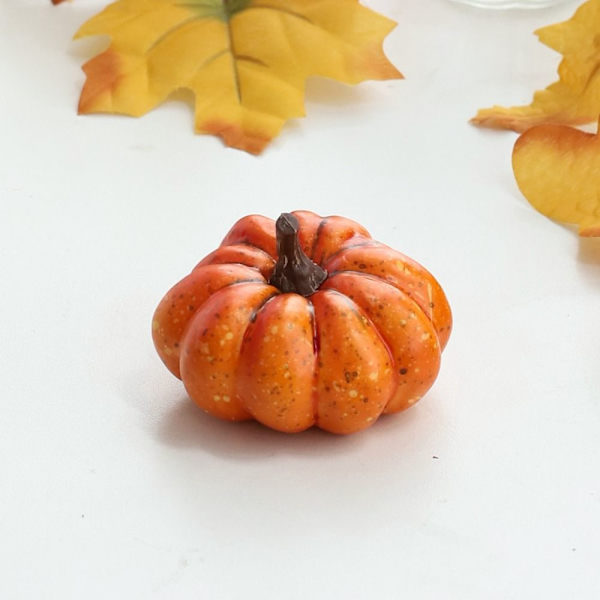 6 kpl Halloweenin keinotekoisen kurpitsan simulaatiorekvisiitta 6 6 6
