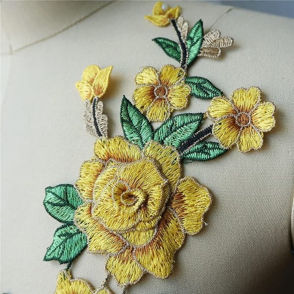 2 Par 3D Rose Flower Brodery Patch Blondesømapplikasjon