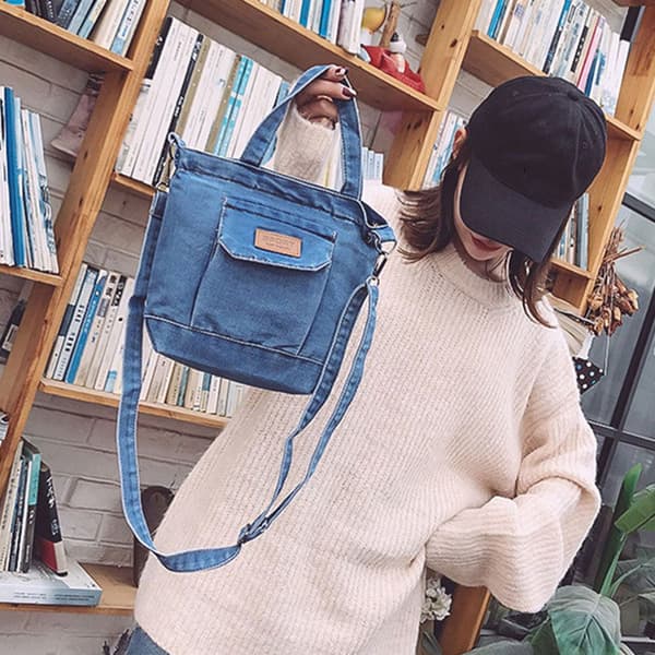 Axelväskor i denim, Crossbody-väskor light blue