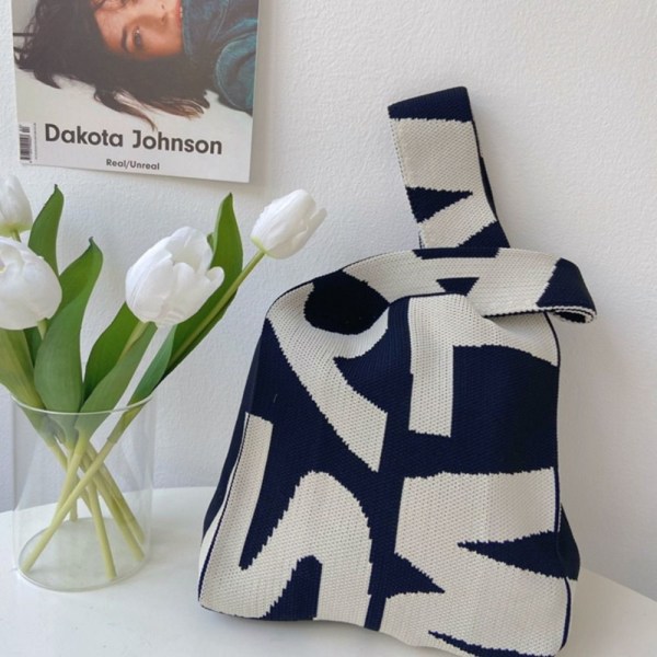 Stickad handväska Knot handledsväska BLÅ blue